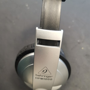 Обложка BEHRINGER HPM1000
