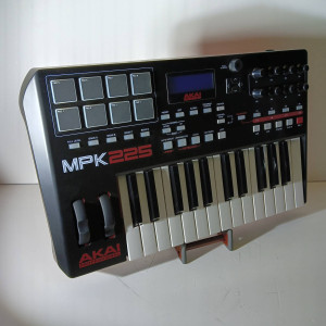 Обложка AKAI PRO MPK225