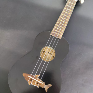 Обложка KALA MK-SS/BLK MAKALA SHARK, SOPRANO UKULELE, BLACKTIP,