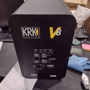 Обложка KRK V8S4