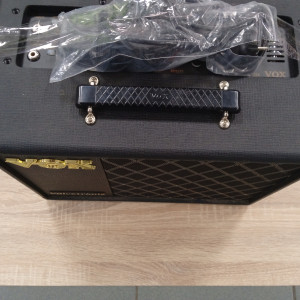 Обложка VOX VT20X
